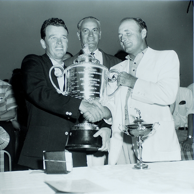 Jack Burke accepts the Wanamaker Trophy (1956).