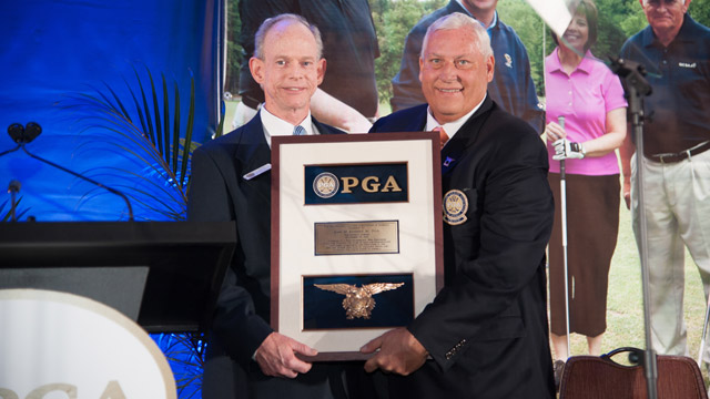 PGA Professional Kennedy receives Patriot Award for supporting military