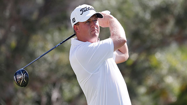 Tom Hoge takes a one-shot lead on wild Saturday at Sony Open 