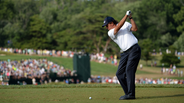 Mickelson enters final round as leader