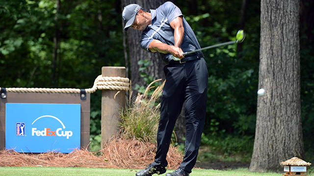 Woods claims share of lead at Wyndham after shooting 65