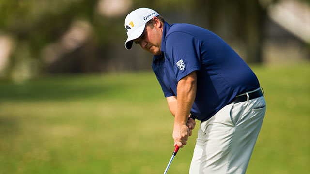 Mickelson maintains lead at PGA Assistant Championship