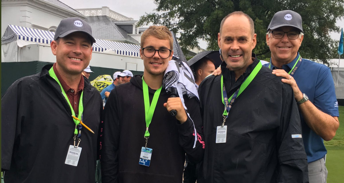 Justin Bieber hangs with Ernie Johnson Jr. and TNT crew at Quail Hollow 