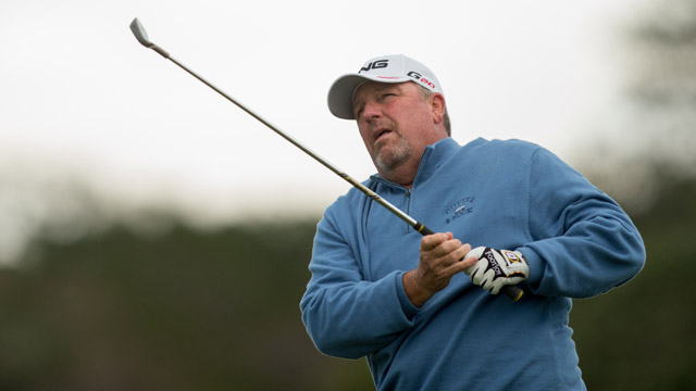 Calcavecchia leads Perry by two after Day 1 of stormy AT&T Championship