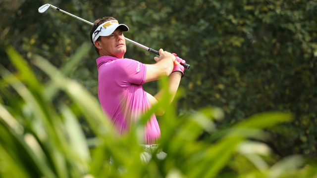 Alex Cejka leads by one at Thailand Golf Championship after first round