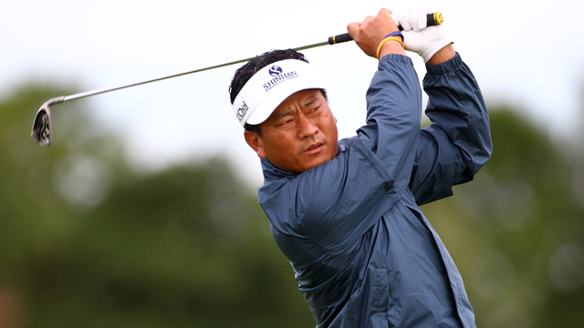 Choi returns to normal putting style, grabs lead in Scandinavian Masters