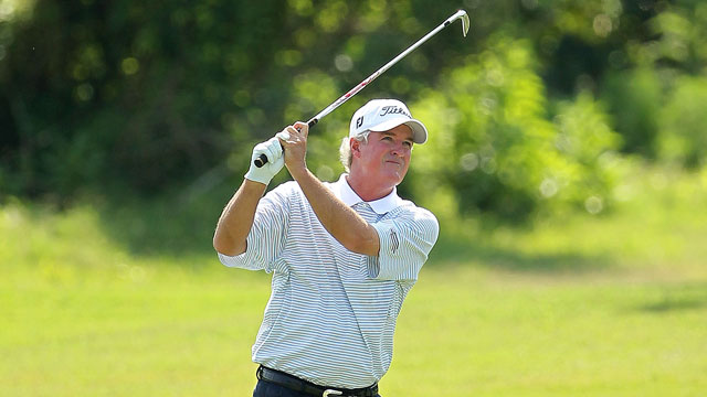 Cochran shoots 64 to lead by Outback Steakhouse Pro-Am by two strokes