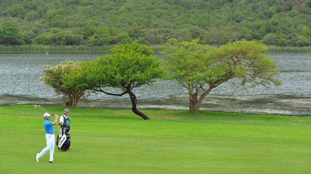 Jamie Donaldson leads, Nedbank Golf Challenge honors Nelson Mandela