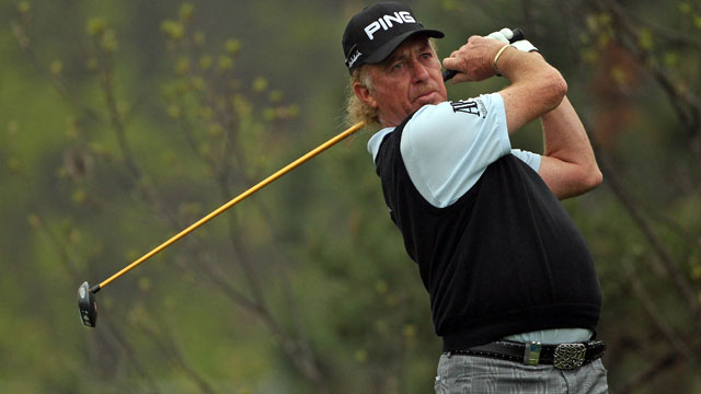 Jimenez ties Campbell for third-round lead at UBS Hong Kong Open