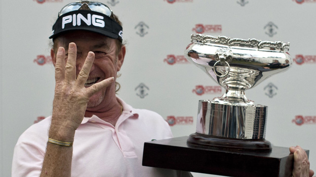 Miguel Angel Jimenez, at 49, wins Hong Kong Open for fourth time