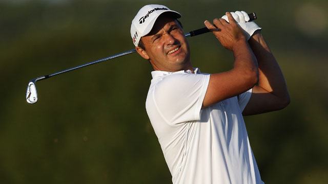 Khan rides fast start to one-shot lead at halfway point of Portugal Masters