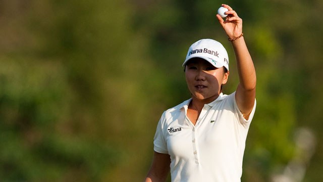Final-hole birdie keeps Kim one shot ahead of Wie and Tseng in Thailand 