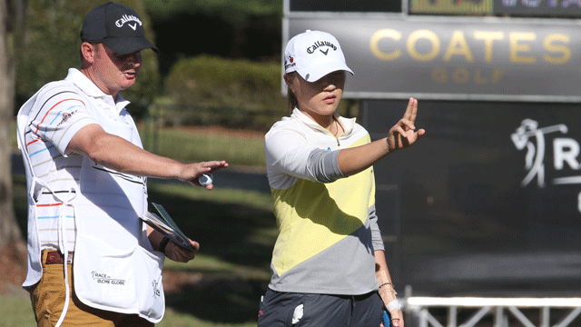 Lydia Ko takes lead at LPGA opener, can become youngest No. 1 with win