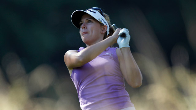 Rookie Michaels shares Safeway Classic first-round lead with Miyazato