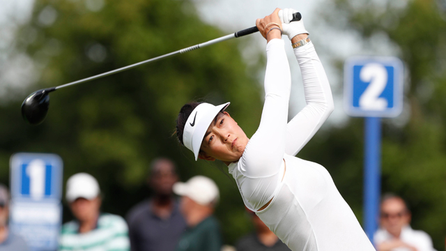Michelle Wie opens with 66, takes 1-stroke lead at Singapore