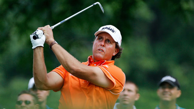For 12th time in 2010, Mickelson has chance to knock Tiger from No. 1 