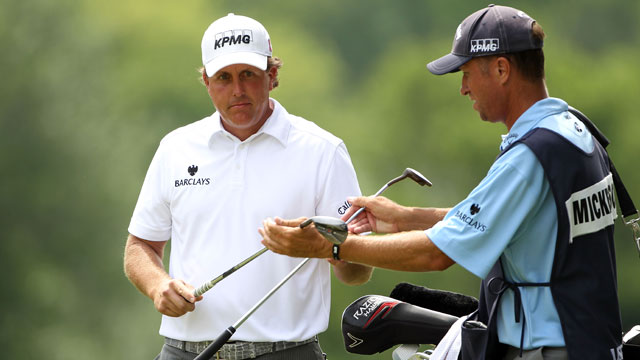 Mickelson leaning toward using belly putter is big news at TPC Boston
