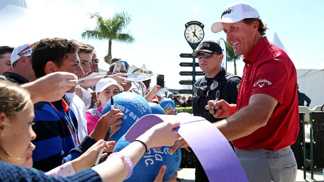 Phil Mickelson, more popular than ever, shows he's nowhere near done