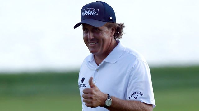 Mickelson surges to tie Singh for third round lead at BMW Championship
