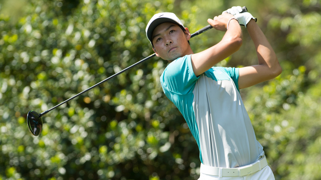 Junior golfer Min Woo Lee outdrives Jason Day at Nike Night event