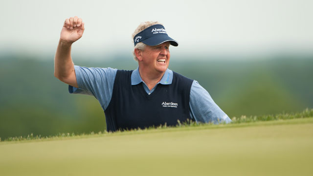 Colin Montgomerie leads Shaw Classic after three closing birdies