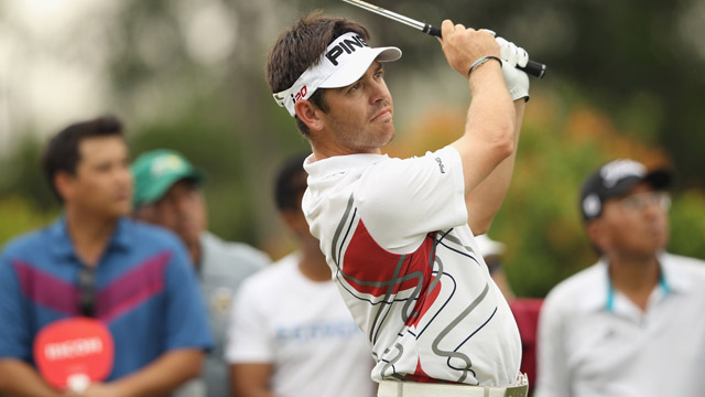 Oosthuizen leads Gallacher by one as storms again halt Malaysian Open