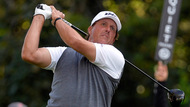 Phil Mickelson shoots 68 to take 2-shot lead into weekend at the Desert Classic