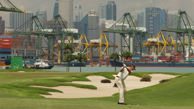 Poulter climbs to within one of Scott after third round of Singapore Open
