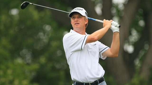 Toms bounces back from Players loss with 62 to share lead at Colonial