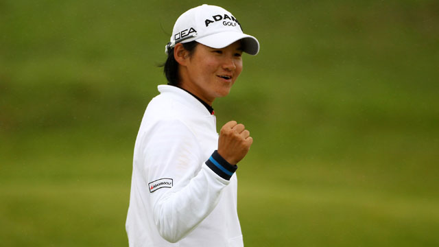 Tseng leads Women's British Open by four after her third straight 68
