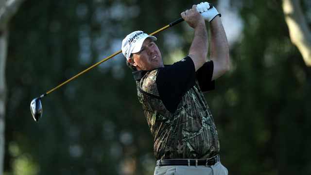 Weekley and Vegas share lead after breezy Day 2 of Bob Hope Classic
