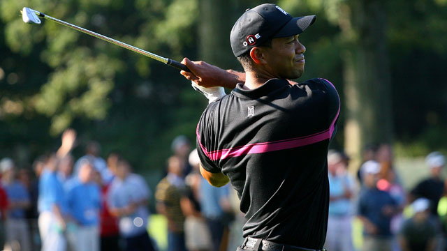 Needing good result to stay alive, Woods plays his best round of 2010