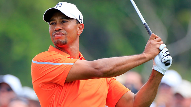 Woods returns to No. 1 in world rank as McIlroy falls down to second
