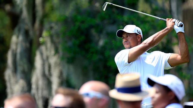 Woods takes two-shot lead after third round of Arnold Palmer Invitational