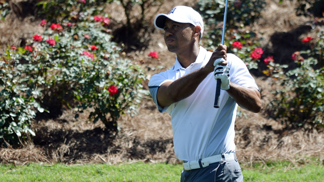Tiger Woods scrambles to 73, but has highlight shot of first round